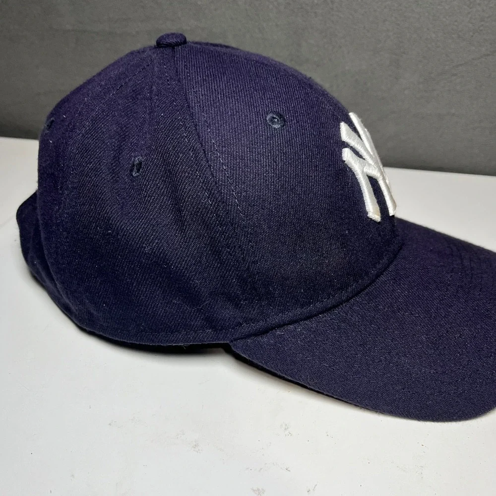 New Era 9FORTY New York Yankees Hat Mens Navy Blue Adjustable MLB Baseball Cap